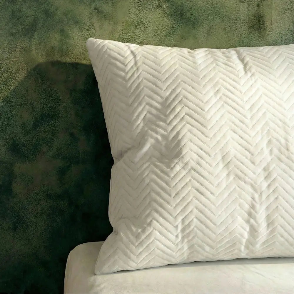 Premium Taschenfederkernkissen in Weiß, Detailansicht der gesteppten Oberfläche mit strukturierter Zickzack-Steppung