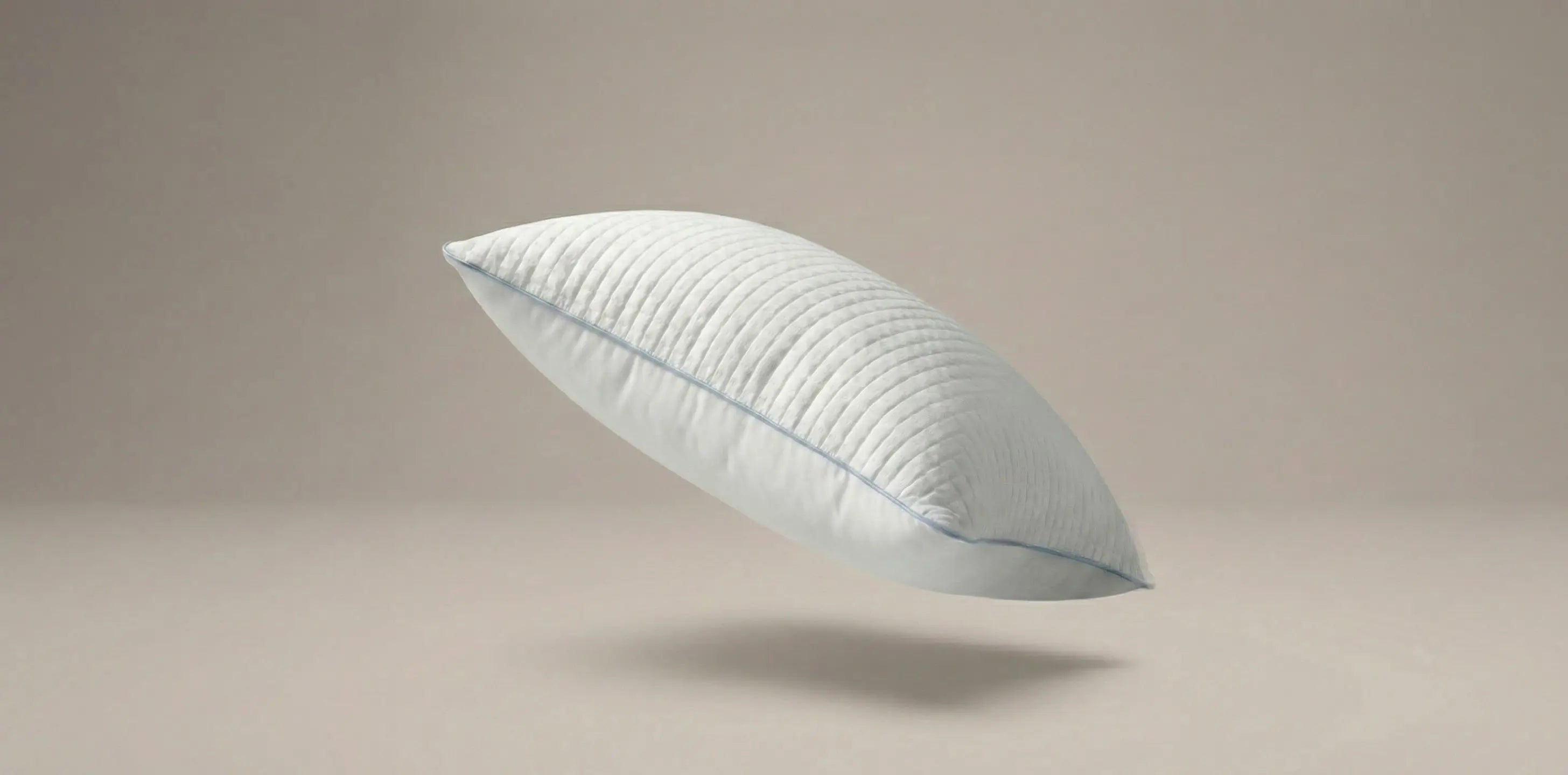 schwebendes Kühlkissen in einem grauen Hintergrund