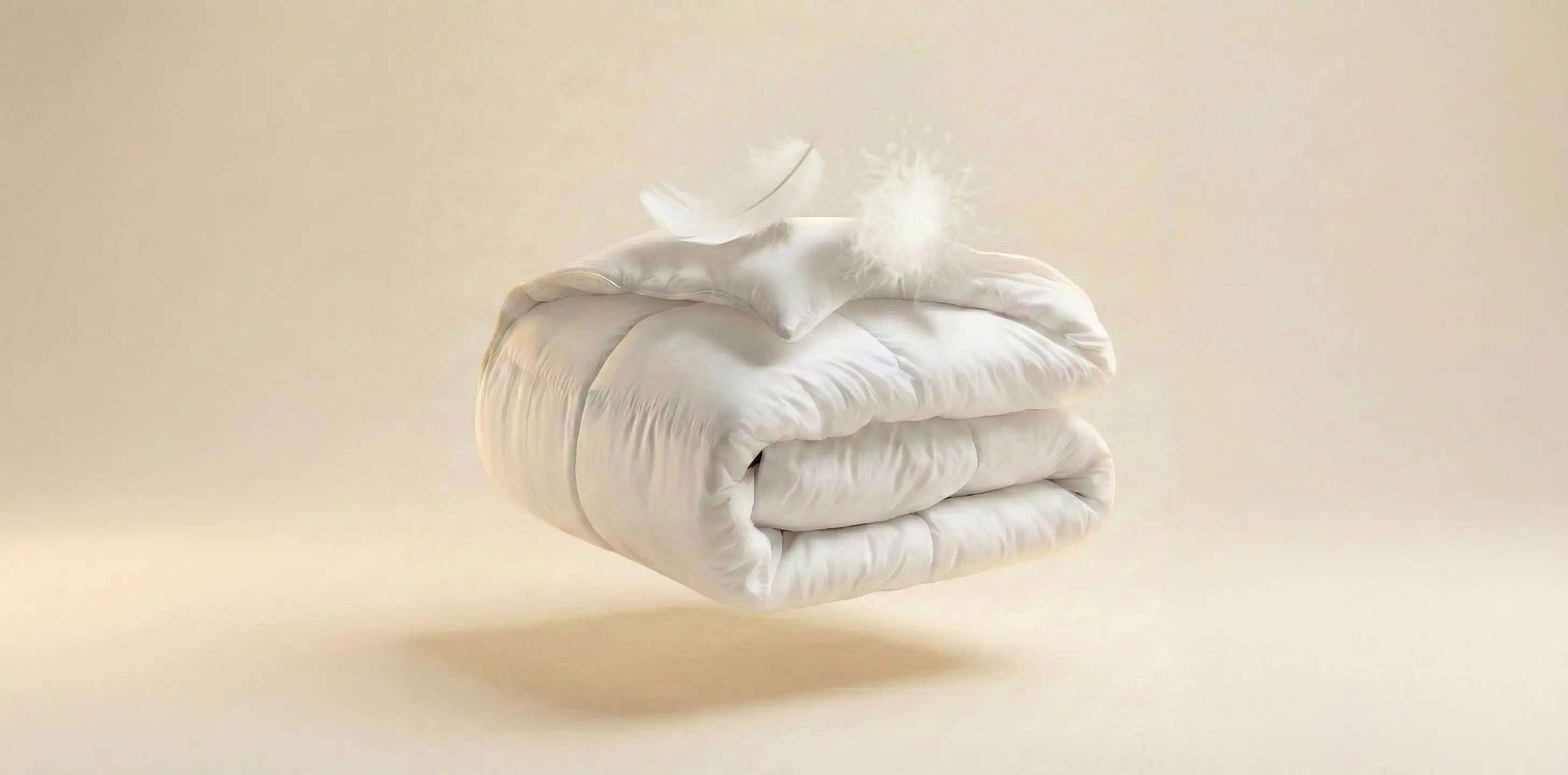 schwebende Bettdecke mit einer Daune & Feder über der Bettdecke