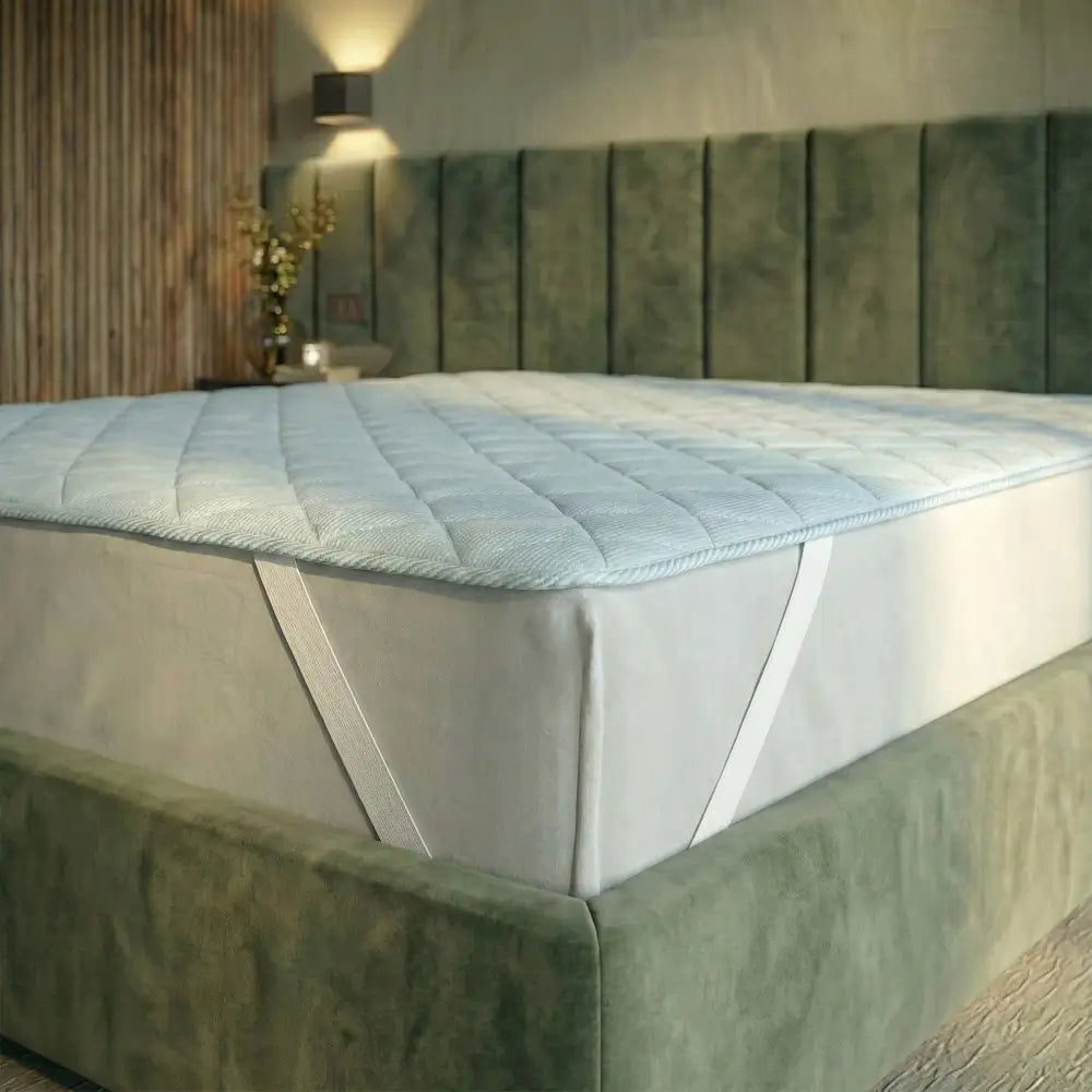 TopCool Matratzenauflage mit einem Gummiband für die Befestigung an einer Matratzenecke