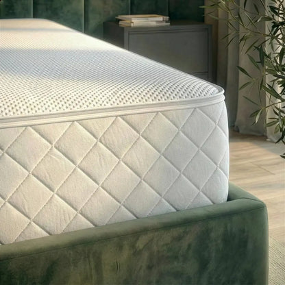 Detailansicht des gesteppten Bezugs der Hybridschaum Wendematratze 24 cm