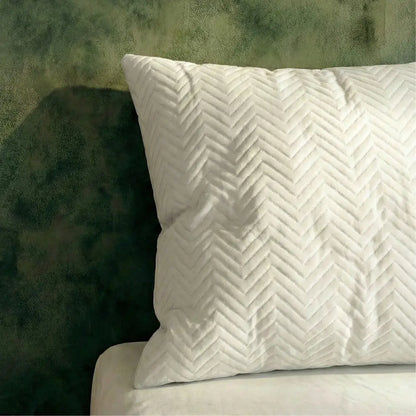 Premium Taschenfederkernkissen in Weiß, Detailansicht der gesteppten Oberfläche mit strukturierter Zickzack-Steppung