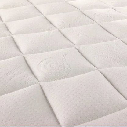 Detailansicht des gesteppten Bezugs der RIBECO 1000 Federkernmatratze