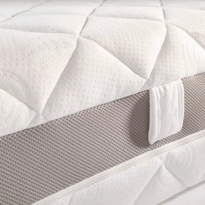 Seitliche Detailansicht der RIBECO 1000 Federkernmatratze mit atmungsaktivem 3D-Mesh-Rand